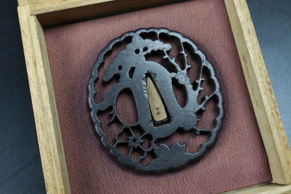 江戸期鉄地菊透かし大鍔 江戸期鉄地菊透かし大鍔 【公式通販】