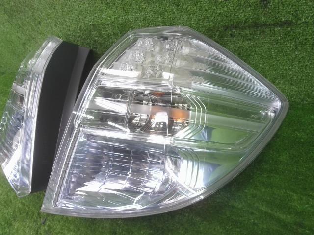 ホンダ フィット GP1系 純正テールランプ左右セット フィット DAA-GP1 左右テールランプSET ハイブリッド LDA-MF6 NH624P