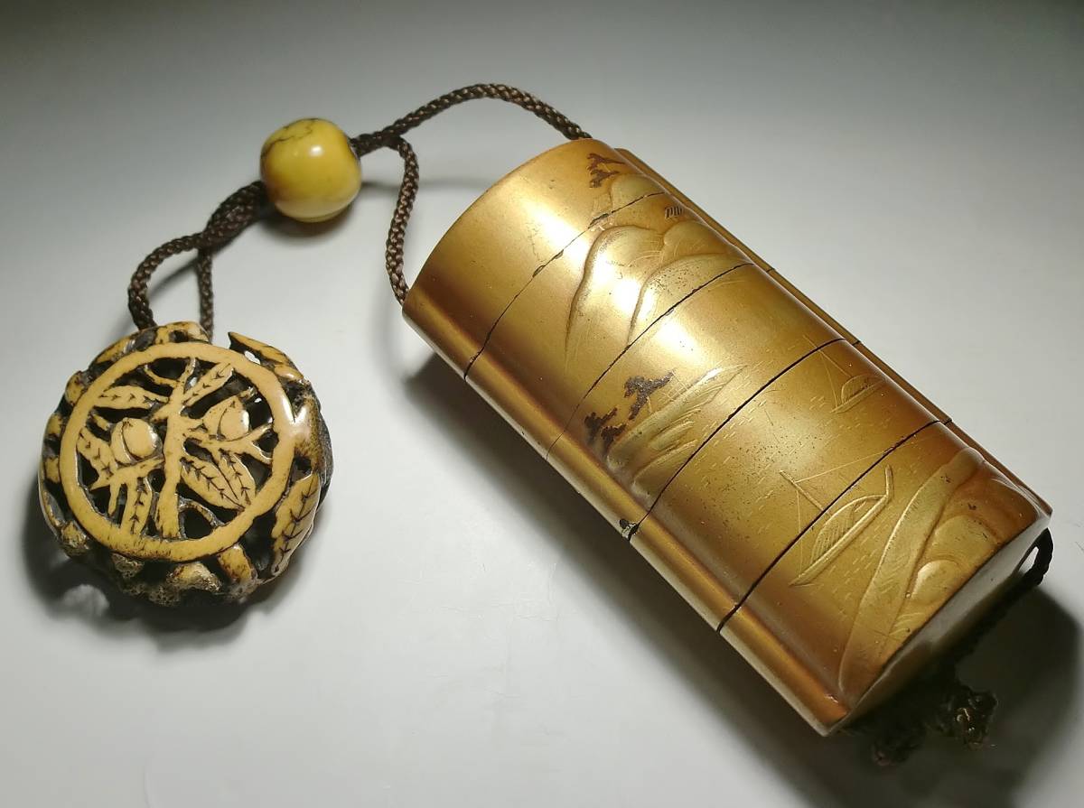 旧家蔵出し!! 幕末～明治期//漆塗山水風景図本金蒔絵内梨地印籠 草花図