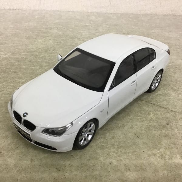 未開封 1/18 京商  545i セダン ホワイト 1円～ 破損 京商 1/18 BMW 545i セダン ホワイト BMW 京商 545i ブラック