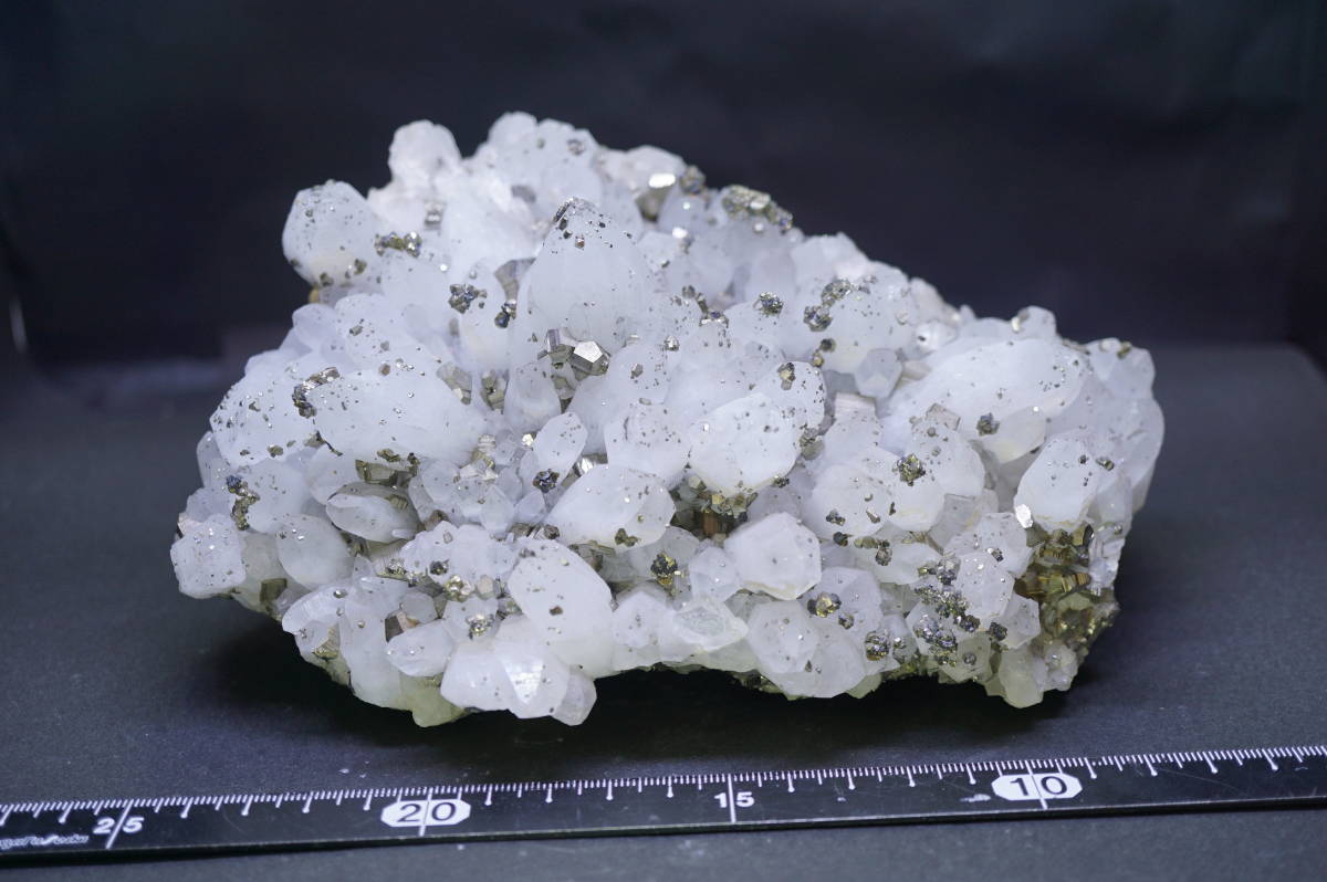水晶 青森県尾太鉱山産 黄鉄鉱 (Quartz, 水晶、黄鉄鉱＆閃亜鉛鉱 青森