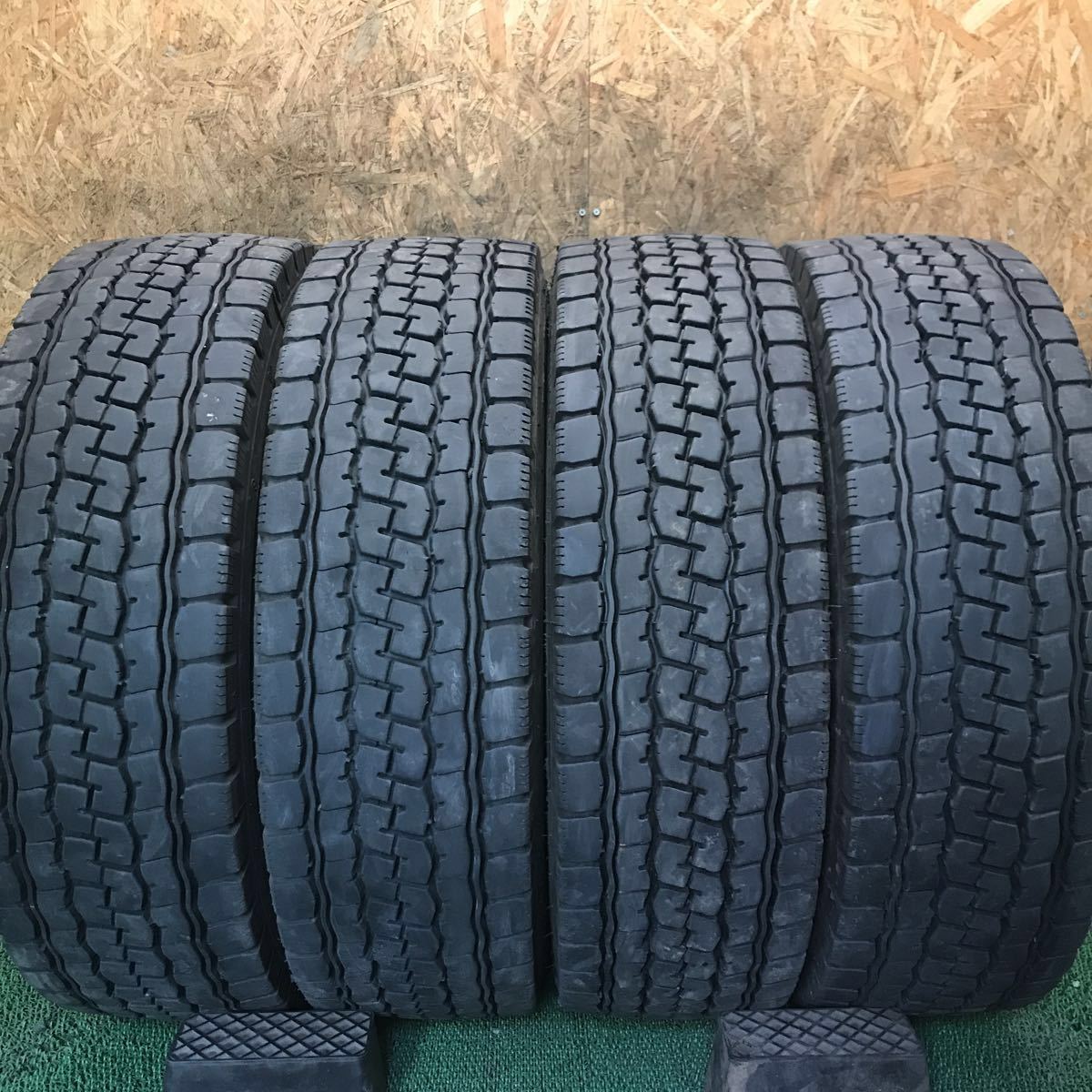 （再生タイヤ）BRM　BS　V-STEEL　MIX　M890　245/70R19.5　136/134J　極上バリ山4本価格　C-130　福岡　★引取り大歓迎★格安スタート★