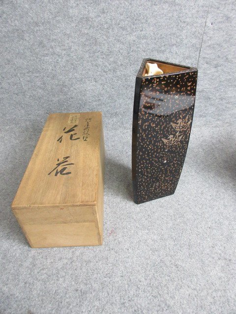 29157【文】若狭塗 花器 / 折鶴 羽田製 共箱 漆器 漆芸 花瓶 花生け 千羽鶴