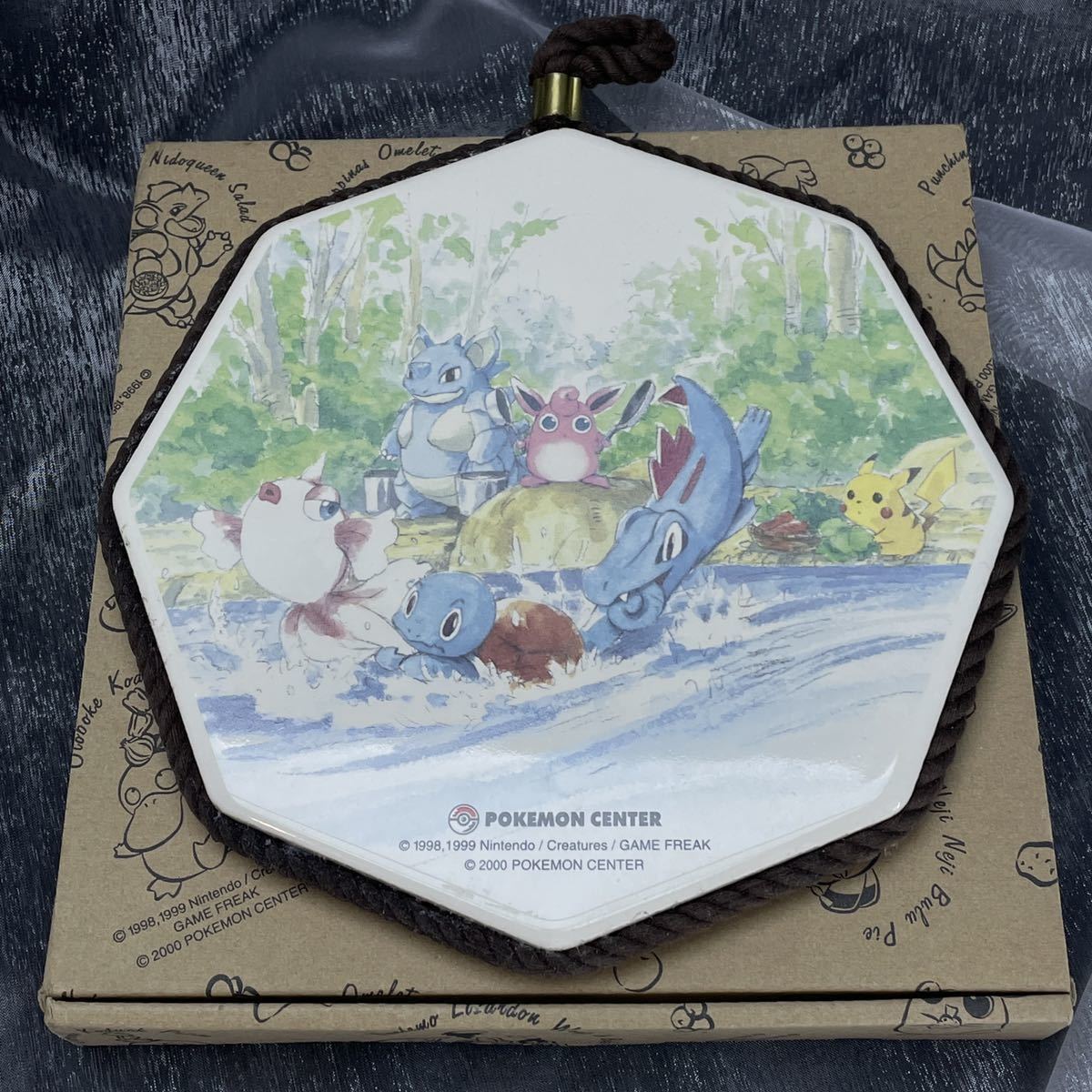 インテリアにも レア 00年のアイテム ポケモンセンター限定品 なべしきワニノコのみずあそび 鍋敷き 食器 縦約16cm横約16cm 同梱歓迎 ポケットモンスター 売買されたオークション情報 Yahooの商品情報をアーカイブ公開 オークファン Aucfan Com