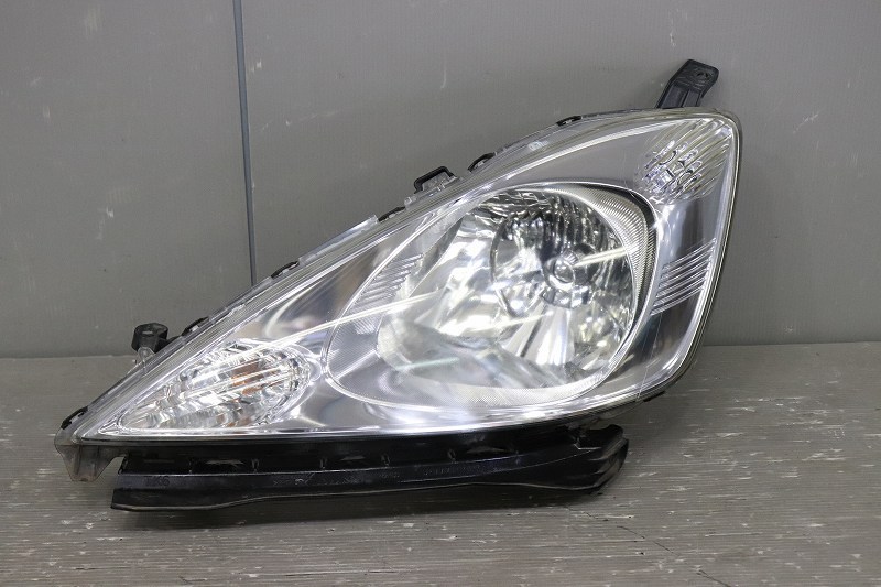 フィットシャトル DAA-GP2 左ヘッドランプASSY HID スタンレー P6869