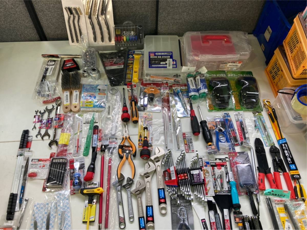 0404y2818 【まとめて】ドライバー、レンチ、電工ペンチ、工具箱 