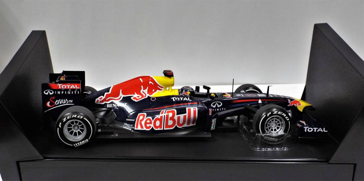 1/18 PMA レッドブル ルノー RB7 セバスチャン・ベッテル