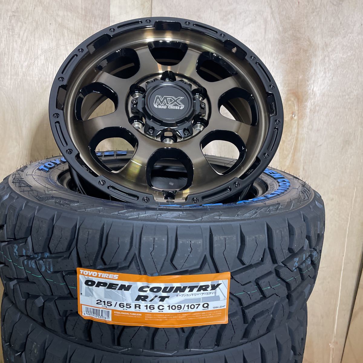 マッドクロスグレイス◇TOYOオープンカントリーRT 215/65R16C 200系 