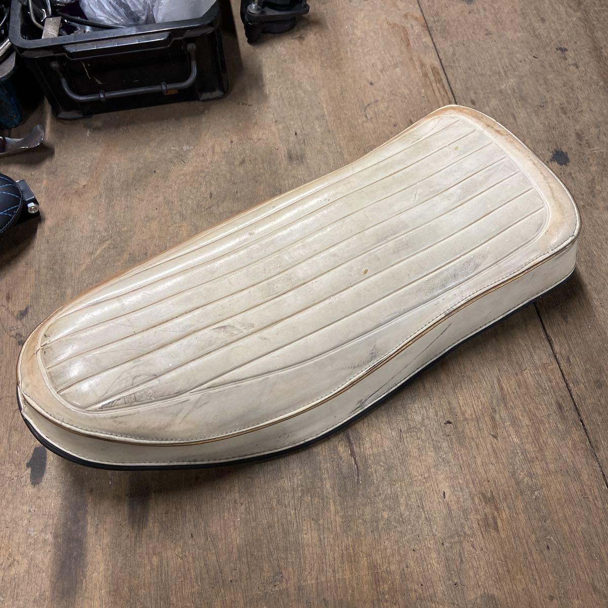 ハーレー バディシート パンヘッド アイアン XLCH スポーツスター 純正