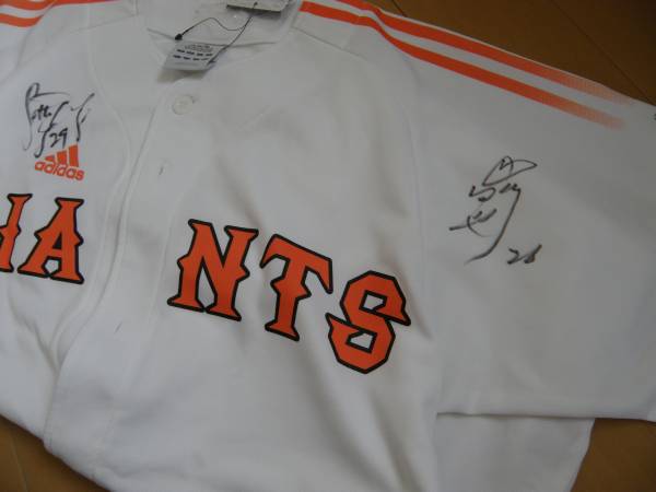 ジャイアンツ　内海選手、山口選手他サイン入りユニフォーム_2