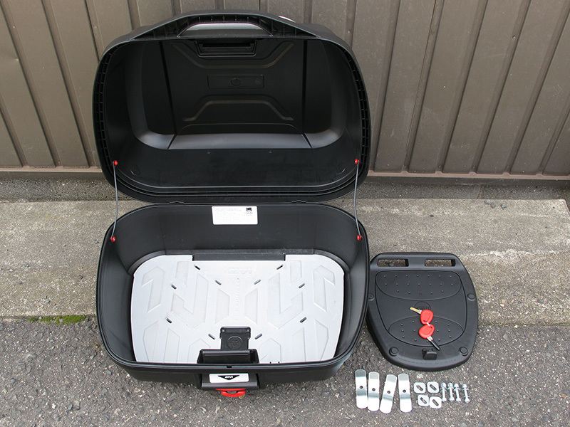 GIVI 43L リアボックス トップボックス(リアボックス)43Lモノロック e43ntl-adv」の アクセサリー GIVI リアボックス モノロック 43L E43NTLD インナーマット付き　中古品