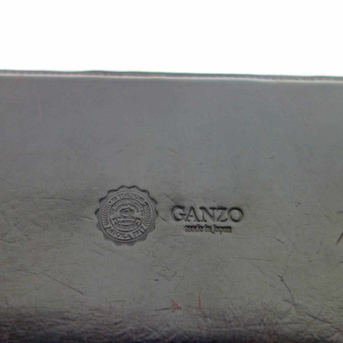 【良品】ガンゾ　GUD2 ジップウォレット　GANZO　黒紫 GANZO GUD2 ガンゾ 受注 渋カッコ良すぎ！手に吸い付くようなこの質感！一度味わったら 大丸東京店公式