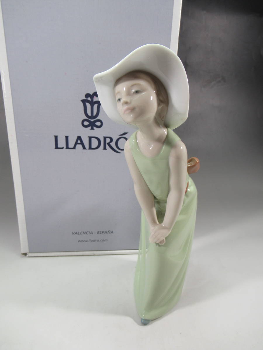 ☆LLADRO リヤドロ 鏡の前 若草色の少女 フィギュリン 帽子 女性 陶器