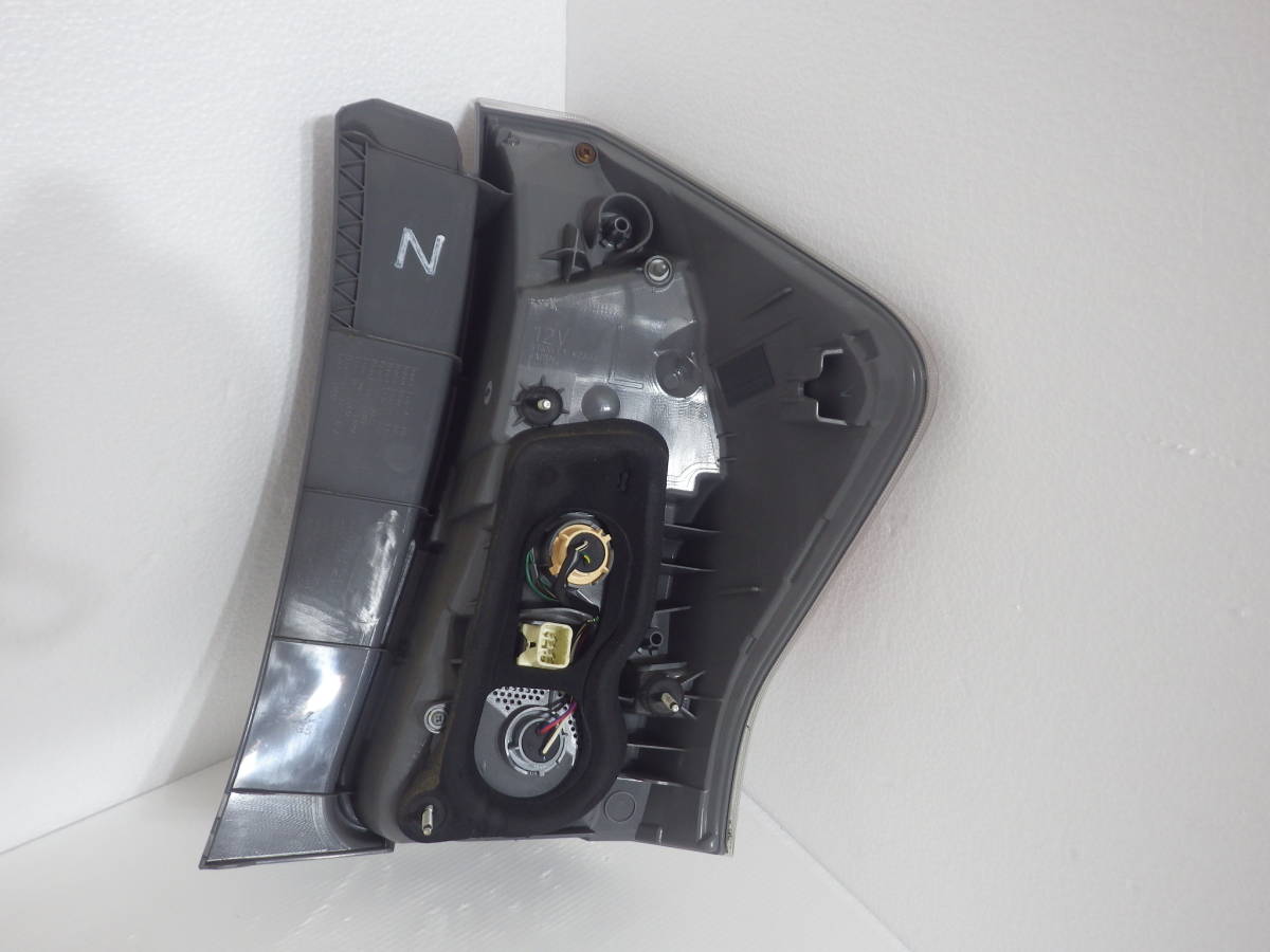 PTM-279 良品 プリウスα ZVW41W 左テール ユニットのみ 後期 LED点灯OK