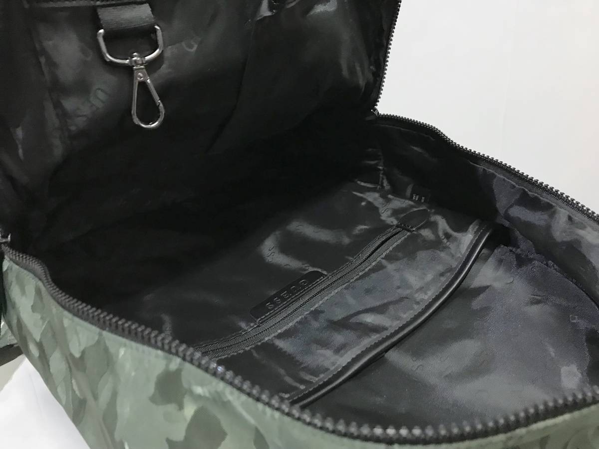 GUESS ゲス ロゴプレート デイパック 迷彩柄 バックパック リュック 