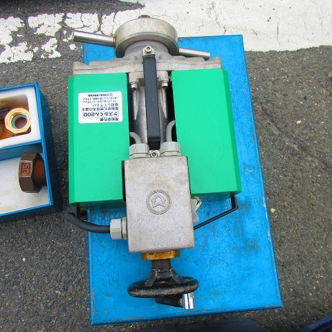 ▲▽5451　前澤給装　電動穿孔機　ケズルくん200/ケズルくんJr/挿入機2型　セット△▼ Yahoo!オークション - ケズルくんJr 美品 Jr(ジュニア) 水道用
