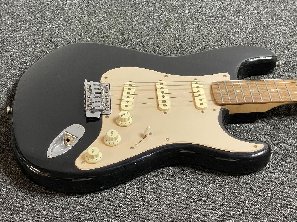 315○〇 Squier by Fender japan STRATOCASTER ストラトキャスター