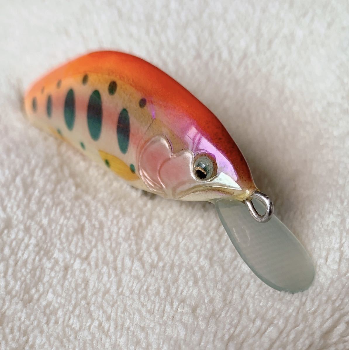 ハンドメイドルアーの着色 ハンドメイドミノーsparklelures山女魚65S