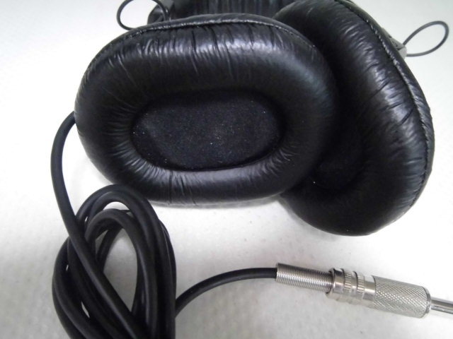 SONY 密閉型スタジオモニターヘッドホン MDR-CD900ST　R音出ず SONY MDR-CD900ST 密閉型スタジオモニターヘッドホン | スタジオモニター プロフェッショナル