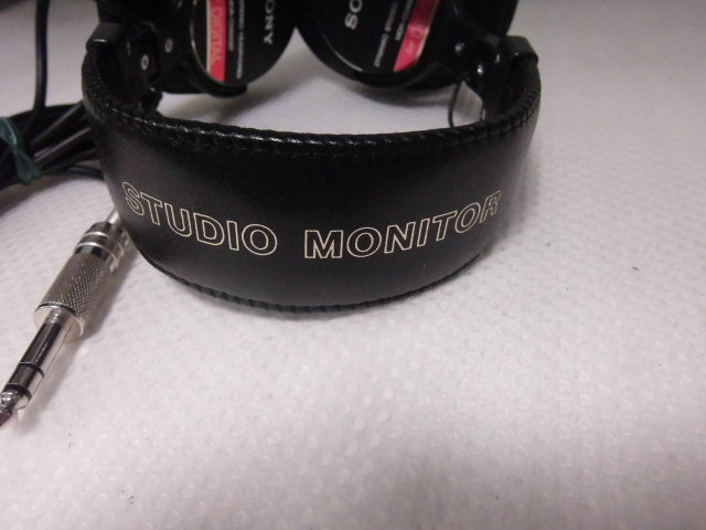 SONY 密閉型スタジオモニターヘッドホン MDR-CD900ST　R音出ず SONY MDR-CD900ST 密閉型スタジオモニターヘッドホン | スタジオモニター プロフェッショナル