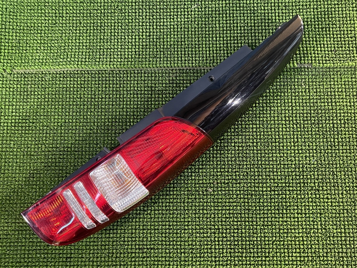 ベンツ W639 ハイマウントストップランプ V350 6398200056 出荷締切18 
