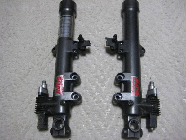 GPZ900R フロントフォークset AVDSキャンセル済み(フロント)｜売買され