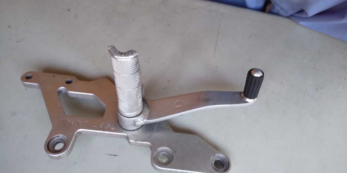 ゼファー400 バックステップ左 BEET ビート激レア！！ バックステップ 