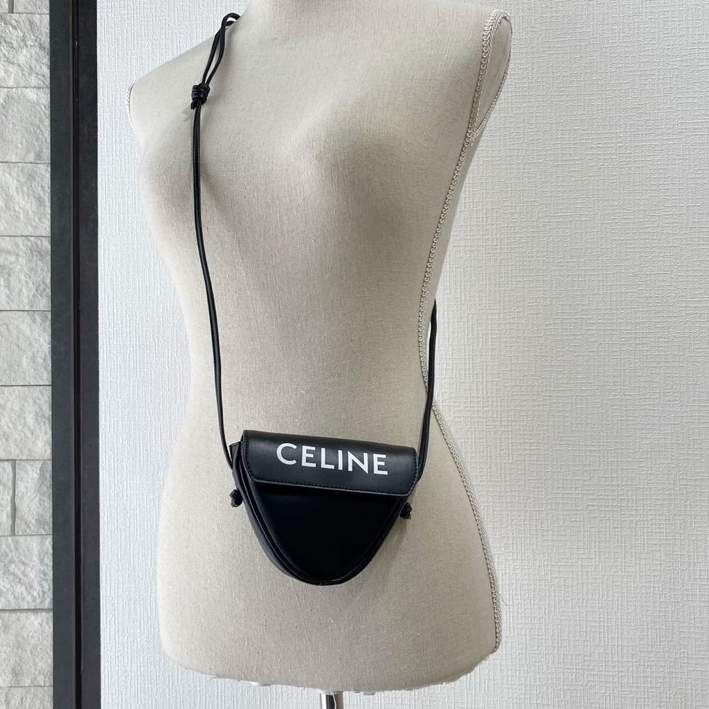 新品 日本未入荷 希少 CELINE セリーヌ ミニ トライアングルロゴ プリント レザーポーチ ブラック 正規品 CELINE セリーヌ ミニ オノリン 10N572ECM モバイルポーチ