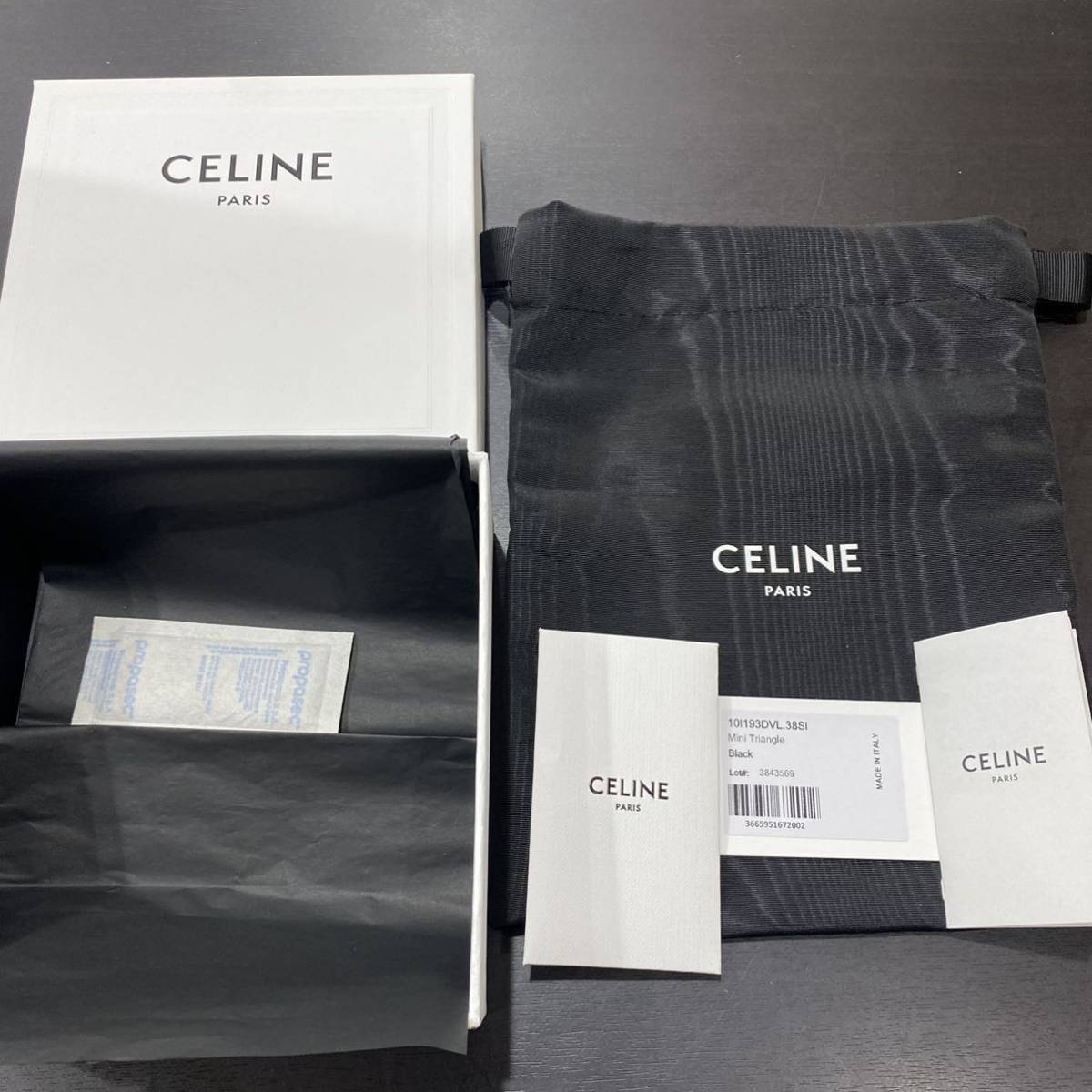 新品 日本未入荷 希少 CELINE セリーヌ ミニ トライアングルロゴ プリント レザーポーチ ブラック 正規品 CELINE セリーヌ ミニ オノリン 10N572ECM モバイルポーチ