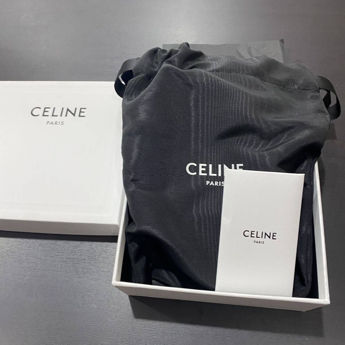 新品 日本未入荷 希少 CELINE セリーヌ ミニ トライアングルロゴ プリント レザーポーチ ブラック 正規品 CELINE セリーヌ ミニ オノリン 10N572ECM モバイルポーチ