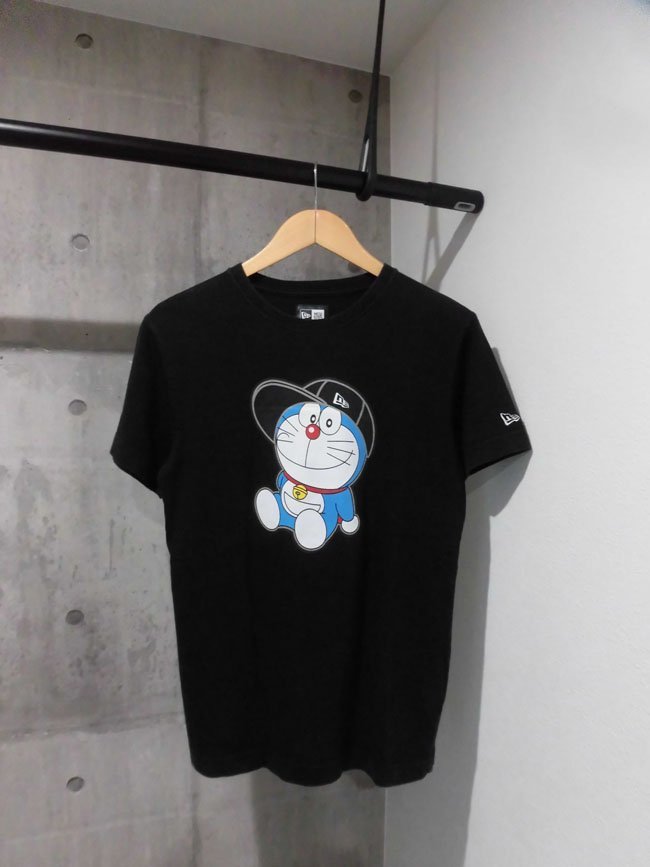 NEW ERA ニューエラ ドラえもん バックプリント クルーネックTシャツ S コットン WHT プリント 古着の販売・通販なら