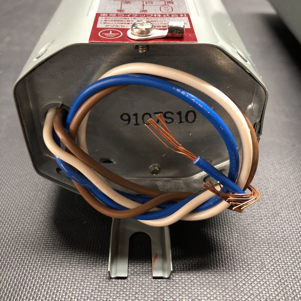 AI719 未使用保管品 東芝水銀灯安定器 60Hz 1HT-109HW-B 2個 NO PCB
