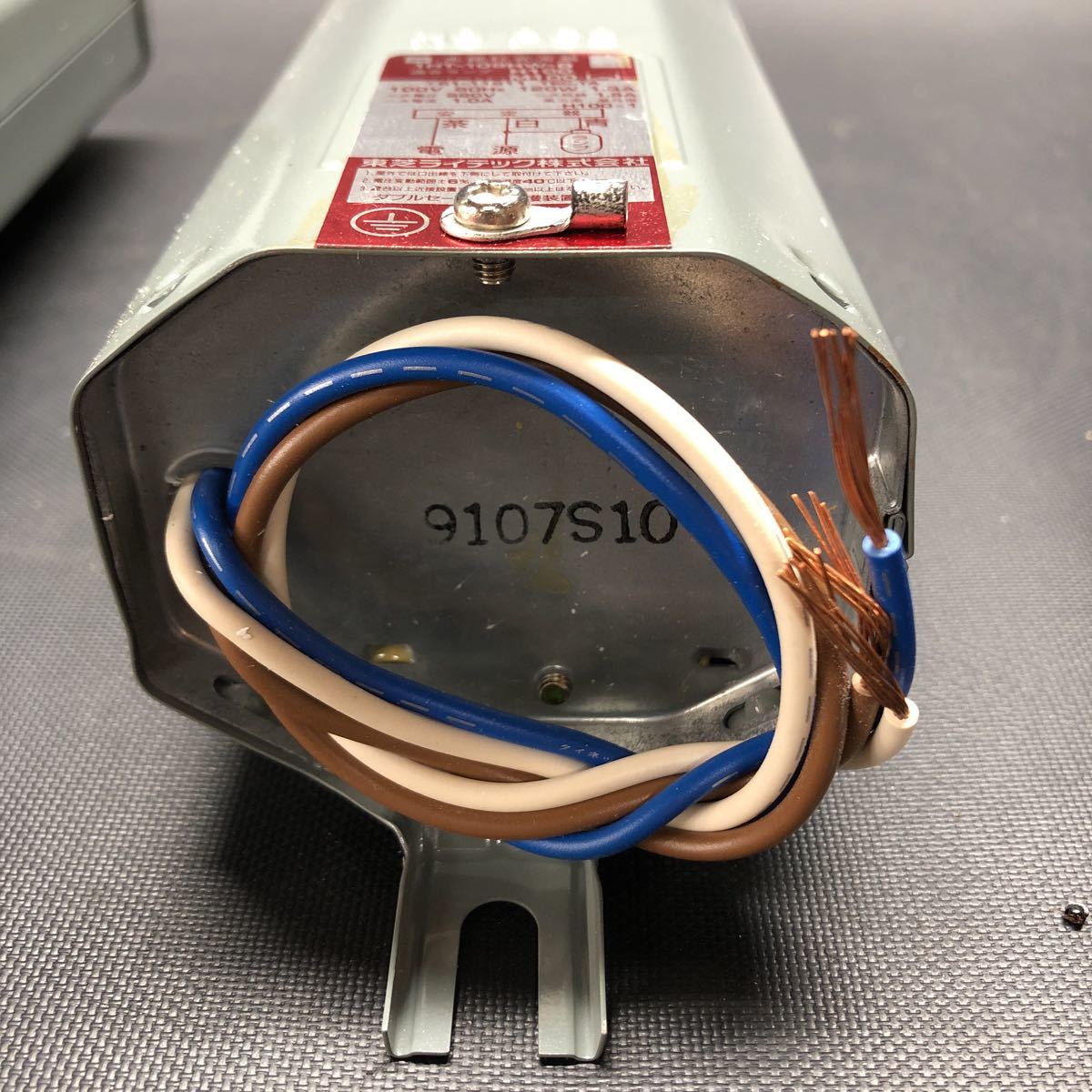 AI719 未使用保管品 東芝水銀灯安定器 60Hz 1HT-109HW-B 2個 NO PCB