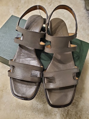 イタリア製　ヒロフ　　サンダル　２３センチ【８６６１－１】