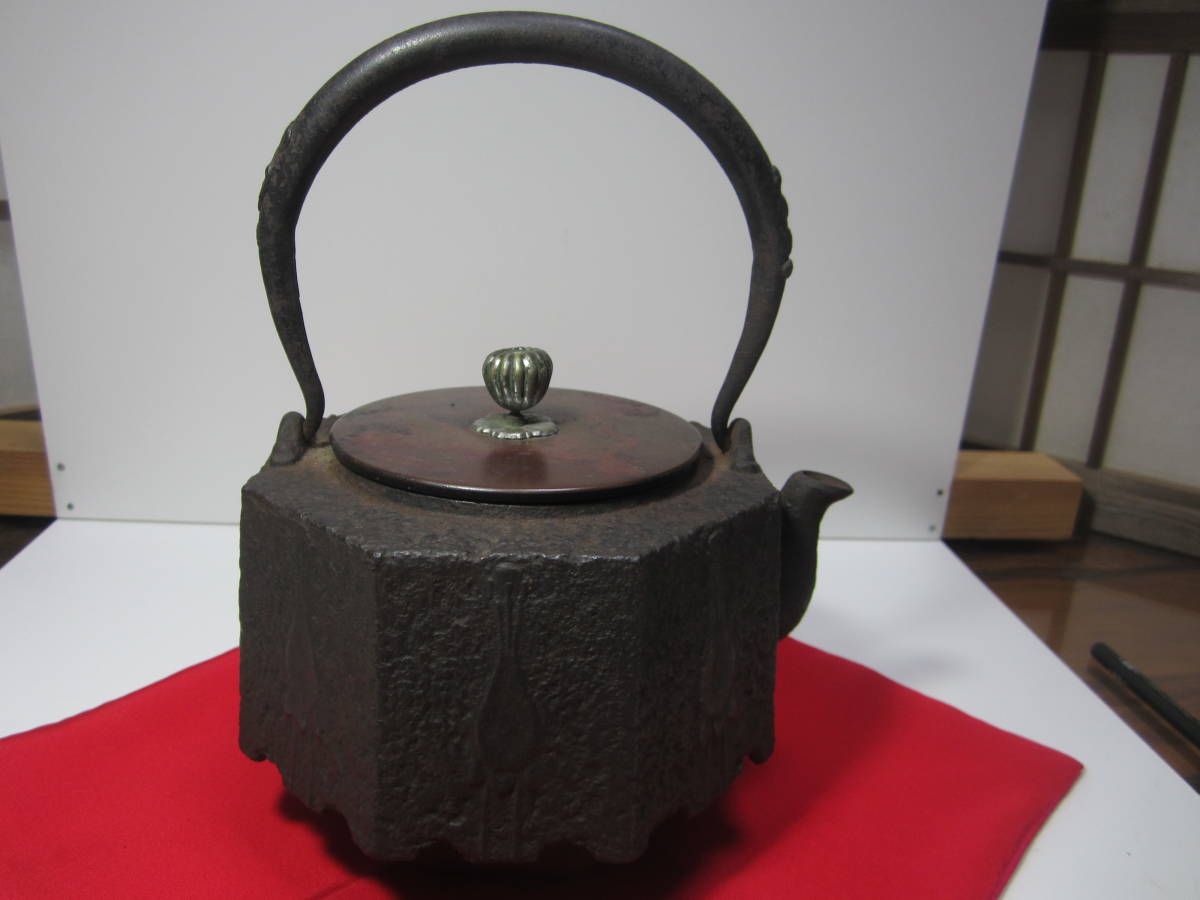 南部鉄器 鉄瓶 0 8l 内面素焼き まろやかなお湯 高い保温性 鉄分補給 八角形 モダン 和洋折衷 日本茶 紅茶 コーヒーにも ケトル Brandsynariourdu Com