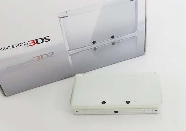 ○【任天堂 ニンテンドー】ニンテンドー3DS アイスホワイト
