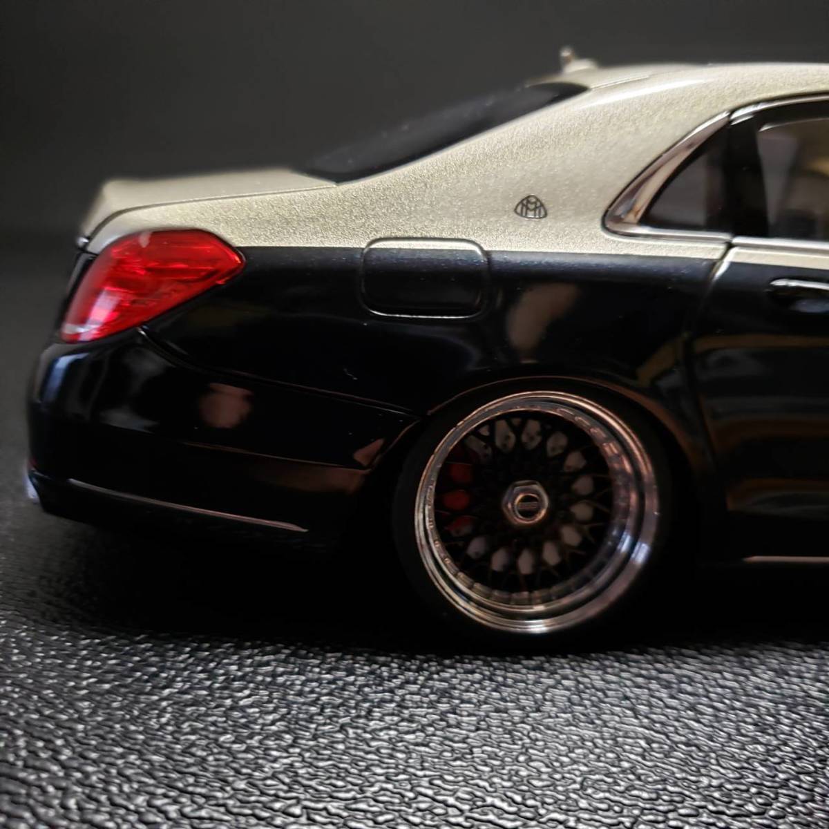 1/18 メルセデスベンツ マイバッハ Mercedes-Maybach S 650 カスタム