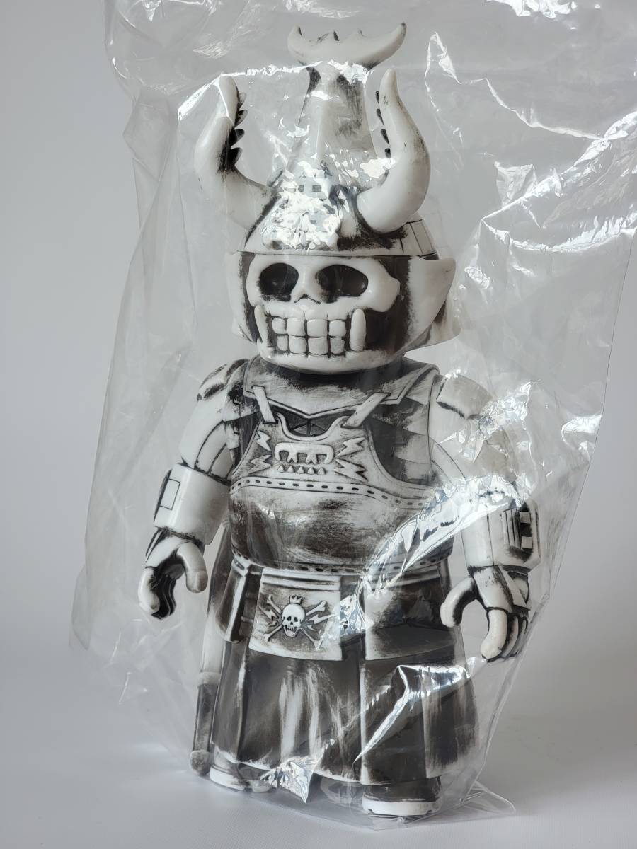 SKULL TOYS スカルトイズ ドクロ大将軍 黒銀 ソフビ sofubi - メルカリ