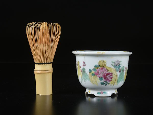 値下げ中古 【加】234e 中国美術 色絵 外縁 花図 丸鉢 直径 約9，5cm