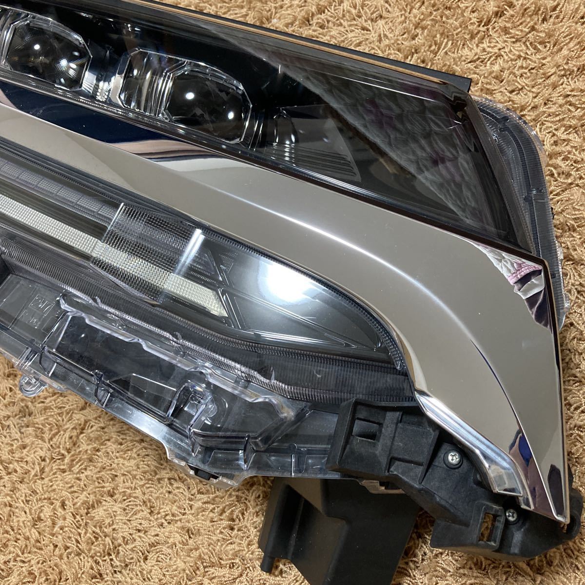 ☆即決！アルファード 30系 後期2眼 LED ヘッドライト 刻印【チ】 右