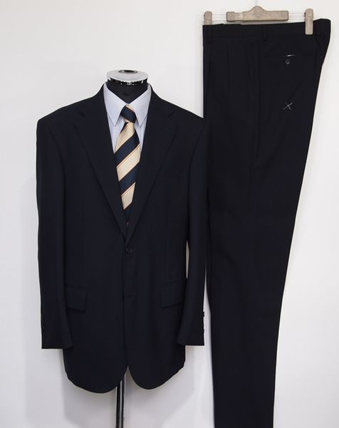 【春夏スーツ】《最安値》★お値段以上★汗ばむ季節にお勧め★ウオッシャブル★半裏仕立★ツータックスーツ★3886　AB6　濃紺　織柄