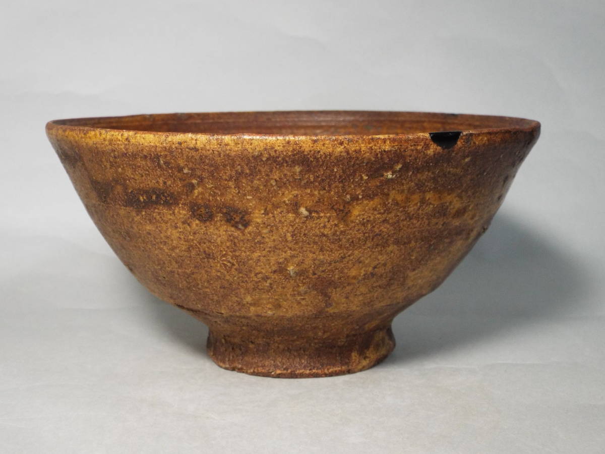 侘びた景色の黄伊羅保茶碗 17世紀李朝時代中期 鈴木