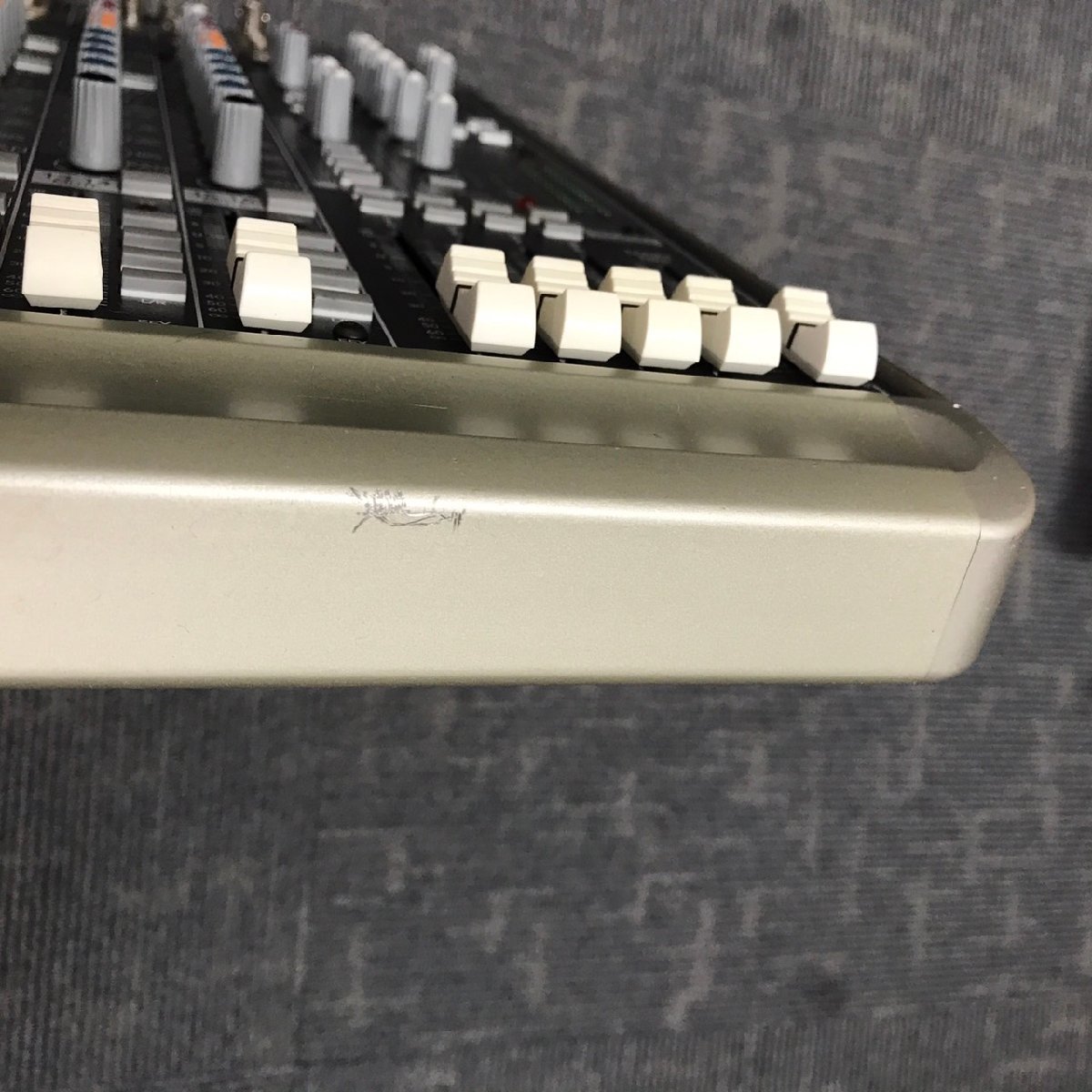 Mackie 1642-vlz3 マッキー 16chアナログミキサー 中古品 ser no