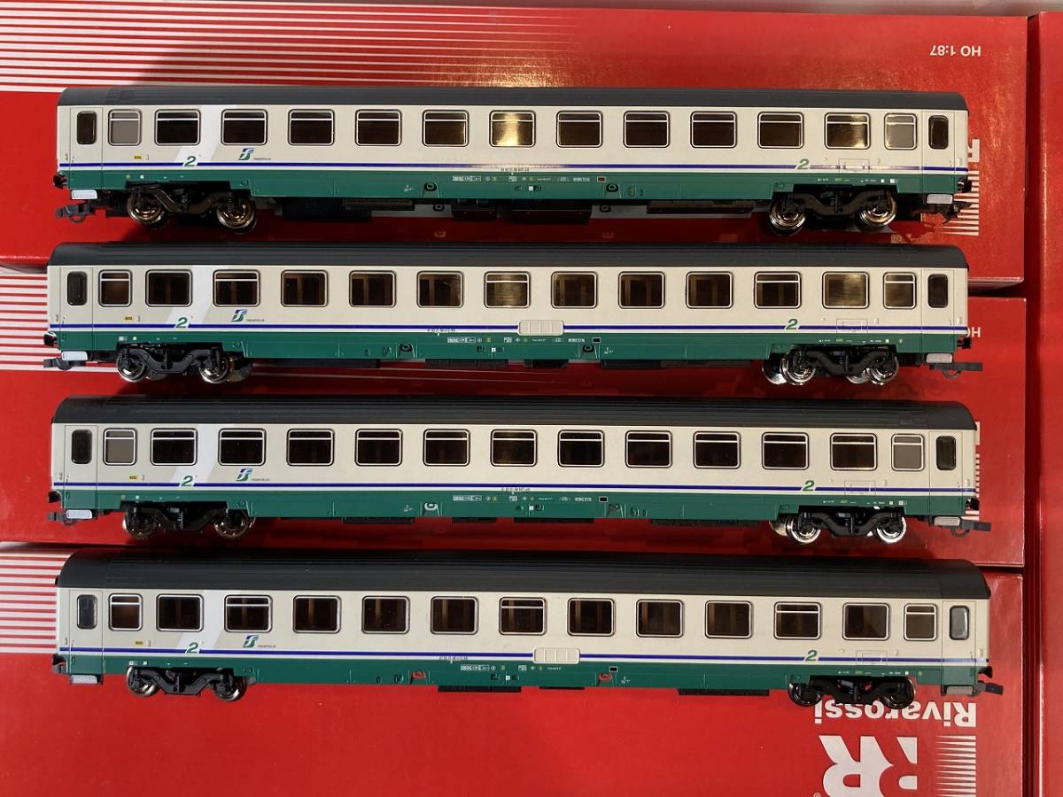 格安，低価 イタリア 2等車 4両セット Rivarossi HR4007 HR4008 FS 2.KL TRENITALIA LIVREA XMPR(外国車輌)｜売買されたオークション情報、yahooの商品情報をアーカイブ公開 - オークファン 外国車輌