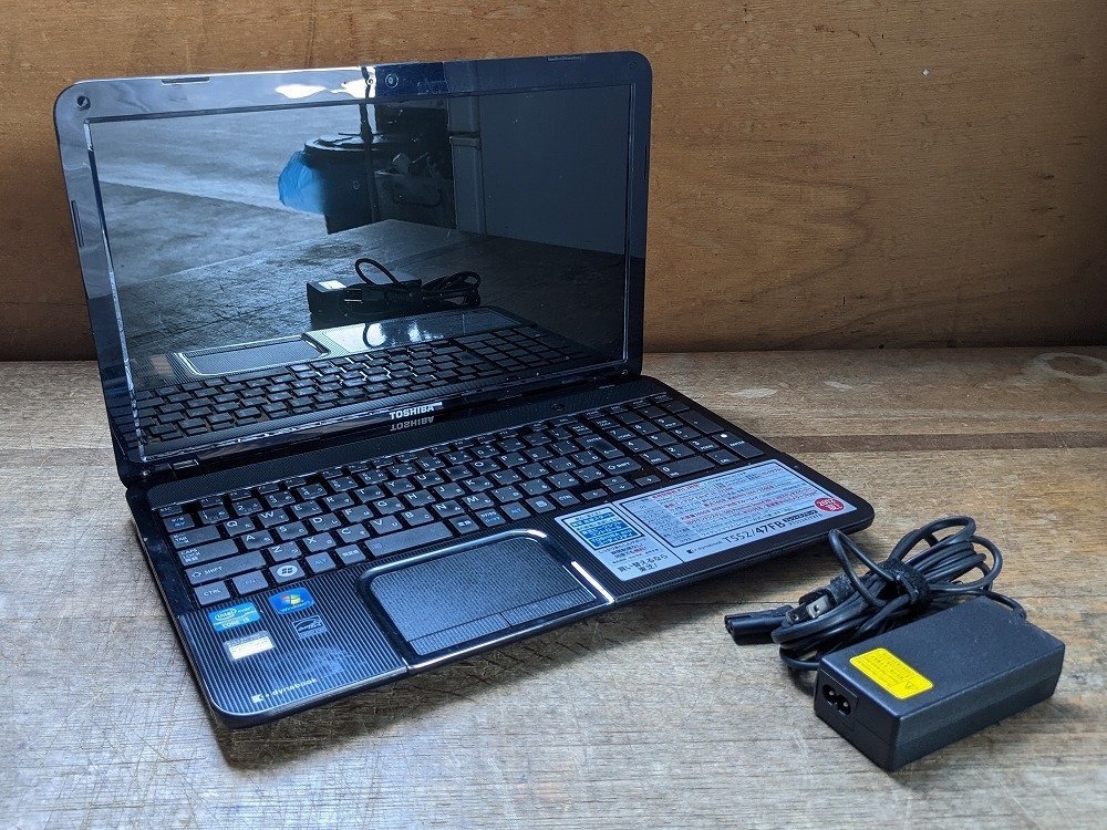 TOSHIBA / ノートPC dynabook T552/47FB(型番 PT55247FBFB)/ ジャンク品 キーボード入力できない HDD無し 現状渡し
