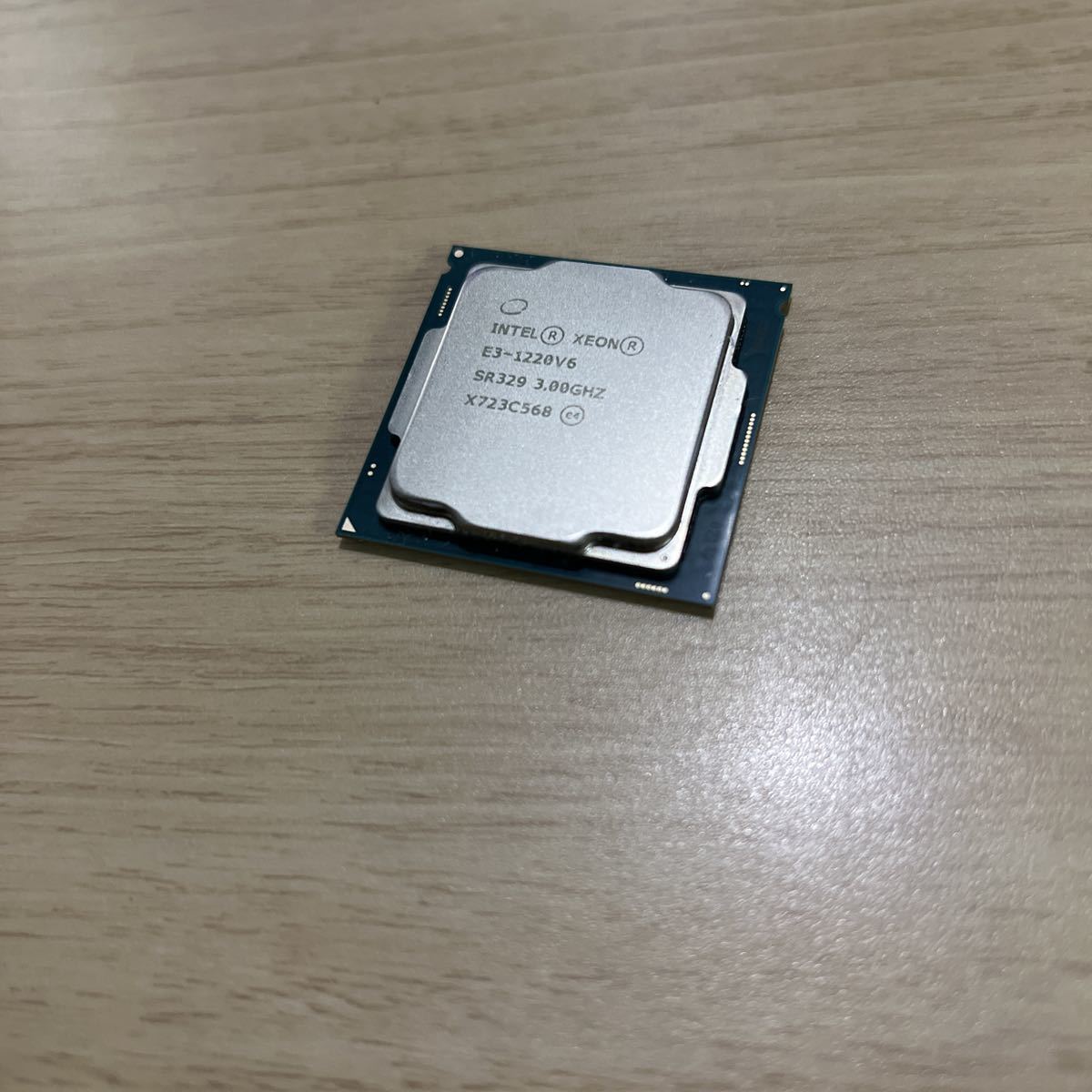 美品 完動品 Intel Xeon E3-1220V6 SR329 3.00GHz LGA1151 CPU 動作品 