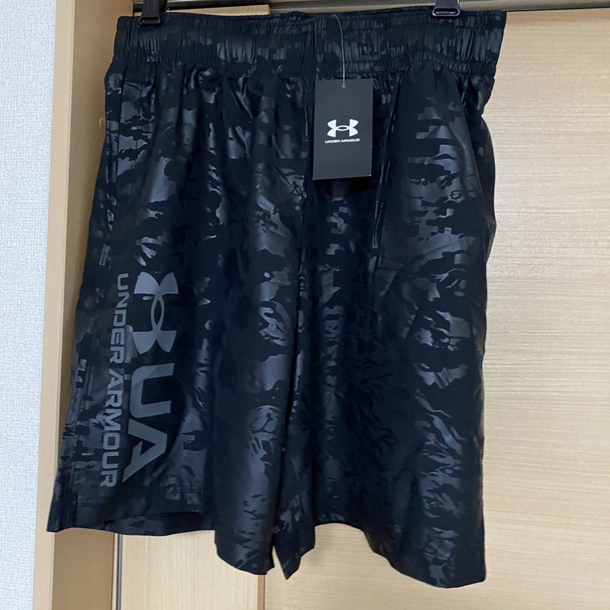 新品 UNDER ARMOUR メンズ ハーフパンツ Lサイズ 1361432 ブラック トレーニング ジム アンダーアーマー 短パン トレパン 送料無料 送料込