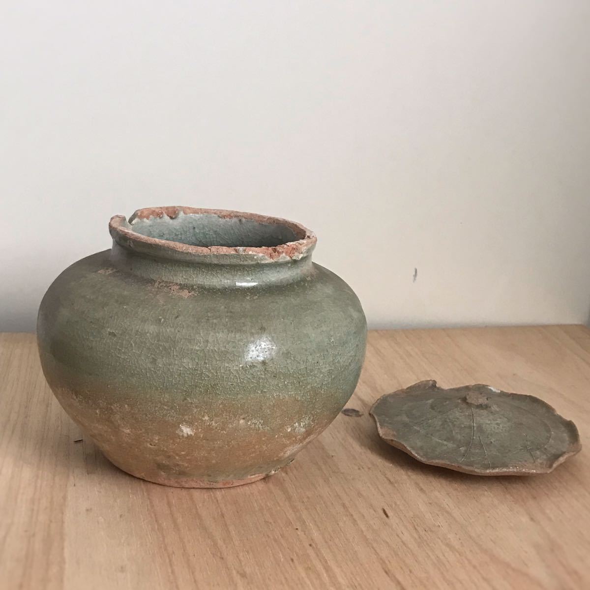 参考品 時代 15-16世紀スンコロク 宋胡録青磁蓋付き沈香壺 / 検: 発掘 