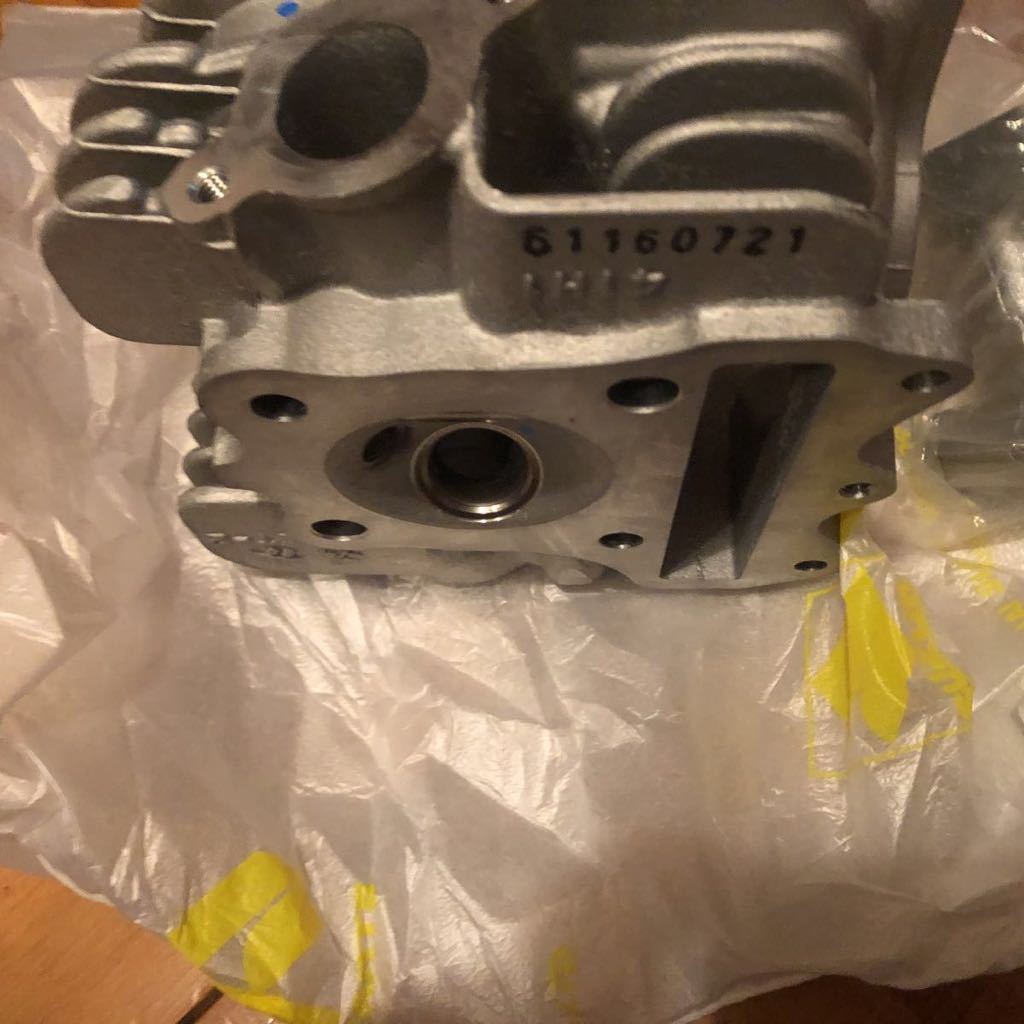 アドレスV125用　in側ストレートポート　シリンダーヘッド新品　車種専用マニ付き シリンダーヘッド SUZUKI V125 シリンダーヘッドＫＩＴの取り付け準備 アドレスV125「ＢＩＧ アドレスV125(CF46A)シリンダーヘッド分解取整備｜プラグモげによる