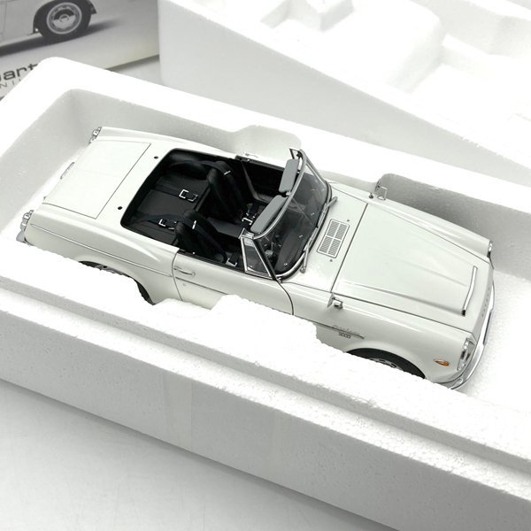 AUTOart 1&frasl;18 オートアート ☆ ランボルギーニ 中古 美品★AUTOart/オートアート 1/18 DATSUN FAIRLADY 2000/ダットサン フェアレディ2000